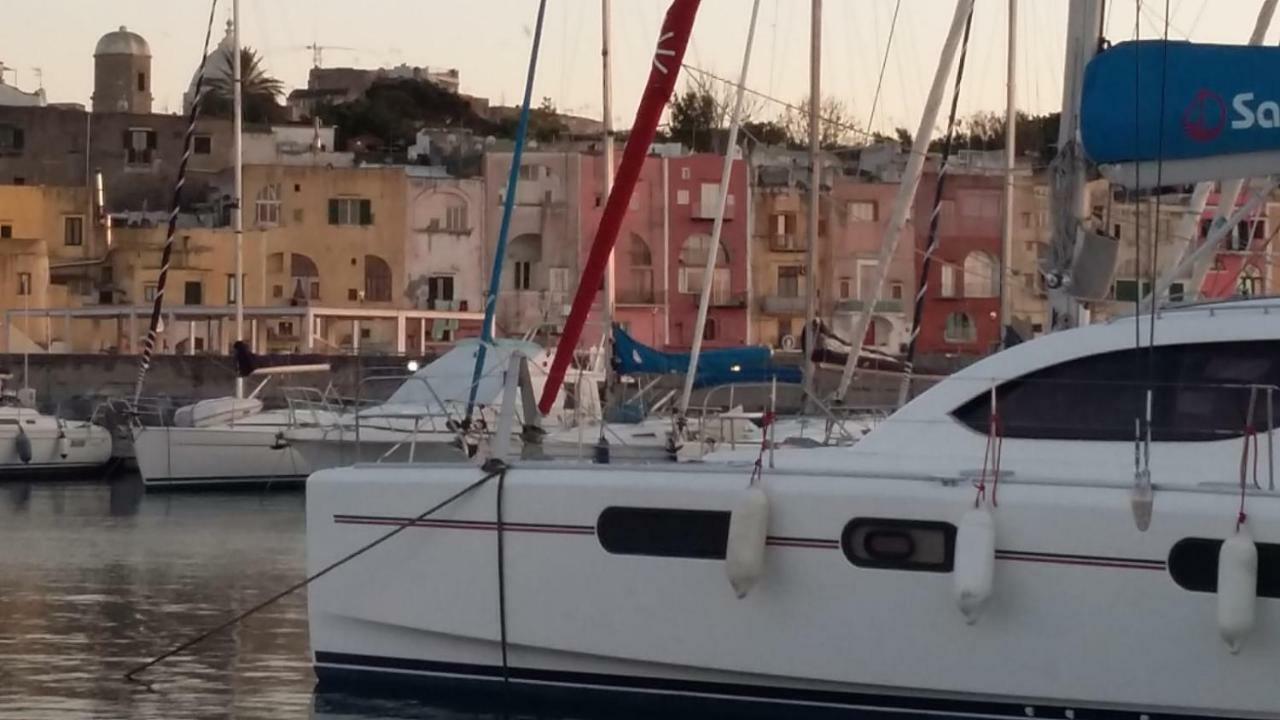 Casa Geltrude Al Porto Villa Procida Luaran gambar